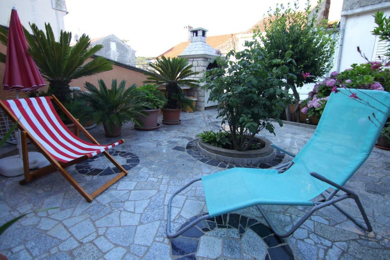 App With A Lovely Patio Mali Lošinj Buitenkant foto
