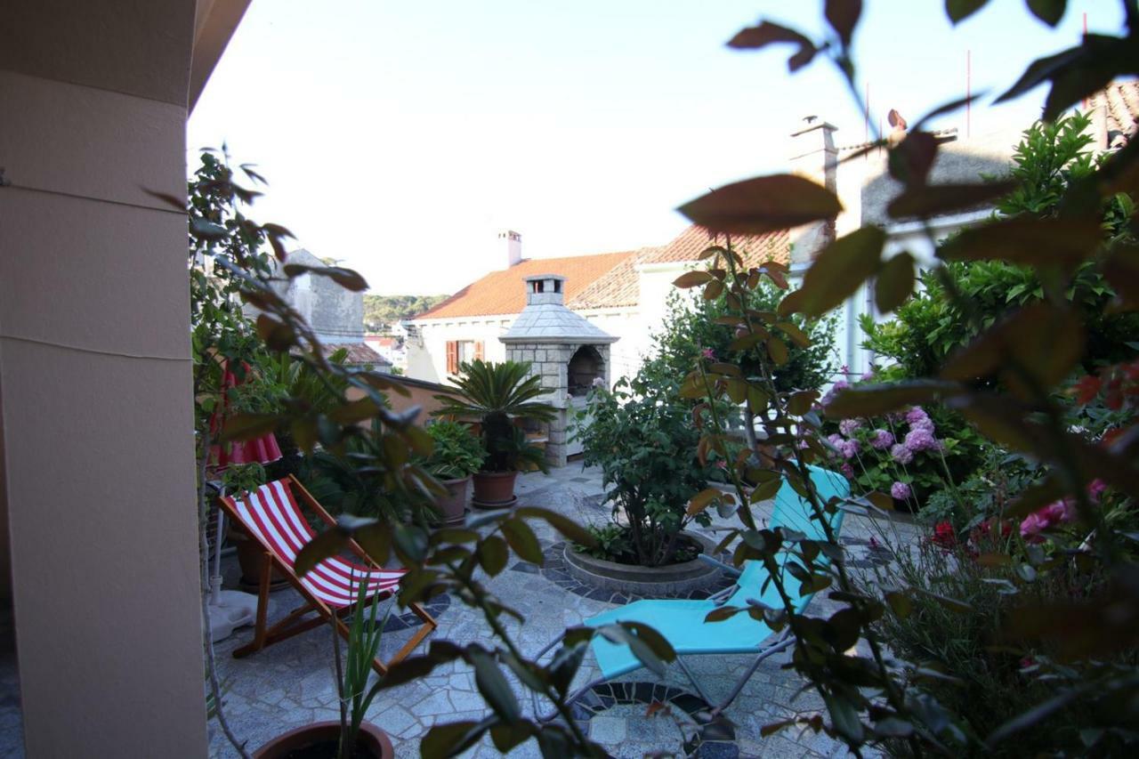 App With A Lovely Patio Mali Lošinj Buitenkant foto