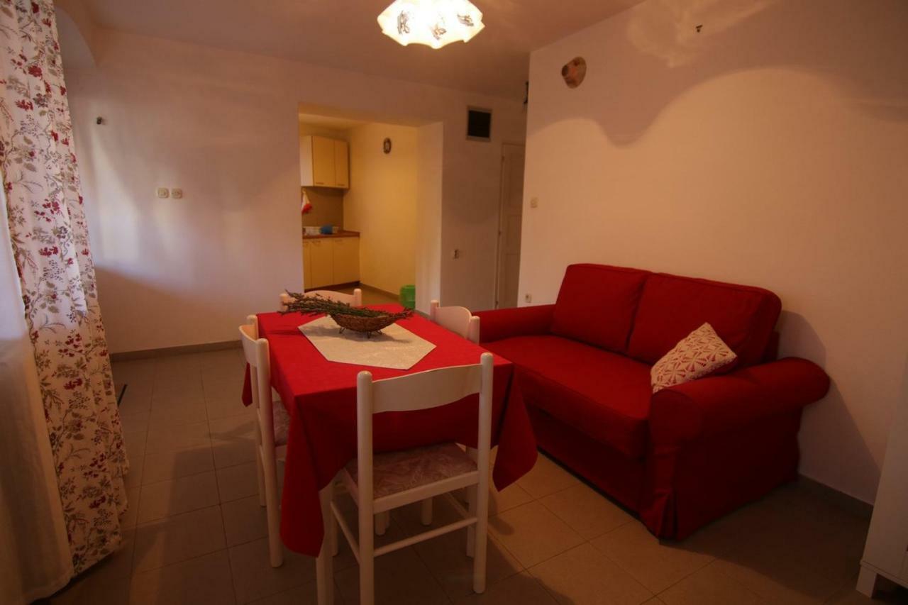 App With A Lovely Patio Mali Lošinj Buitenkant foto