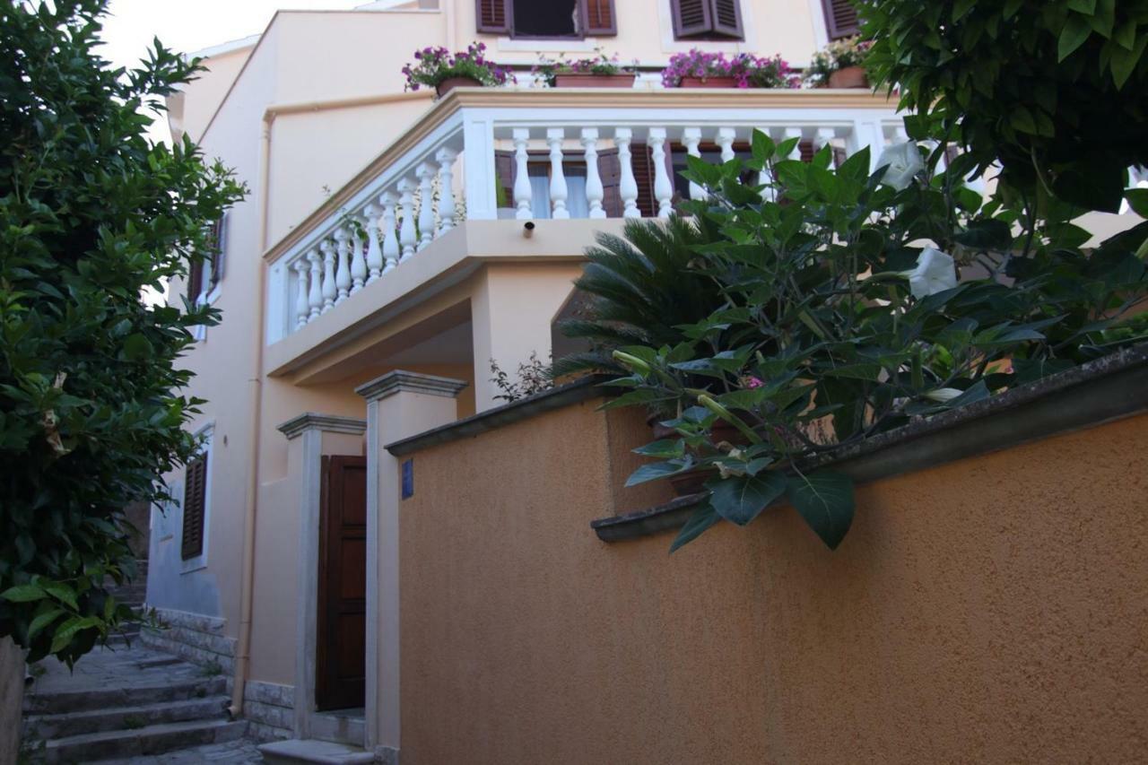 App With A Lovely Patio Mali Lošinj Buitenkant foto