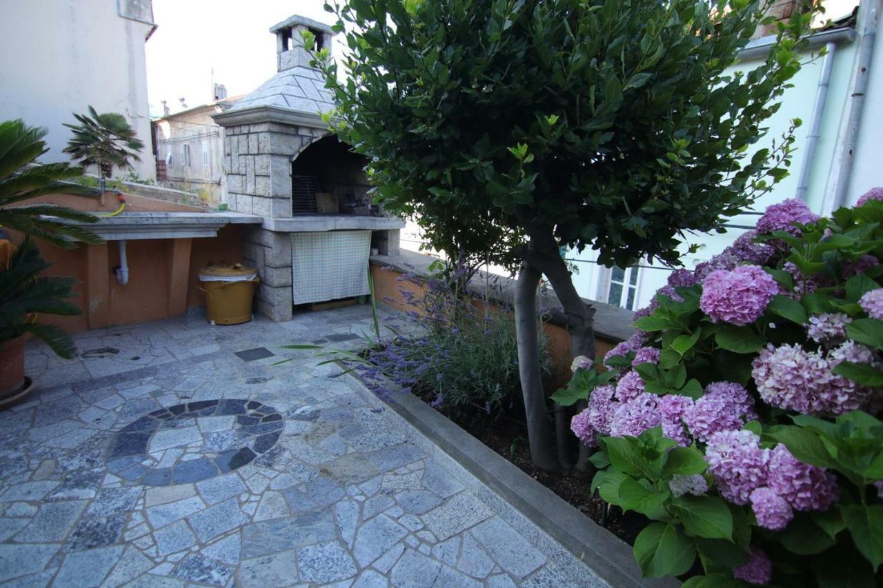 App With A Lovely Patio Mali Lošinj Buitenkant foto