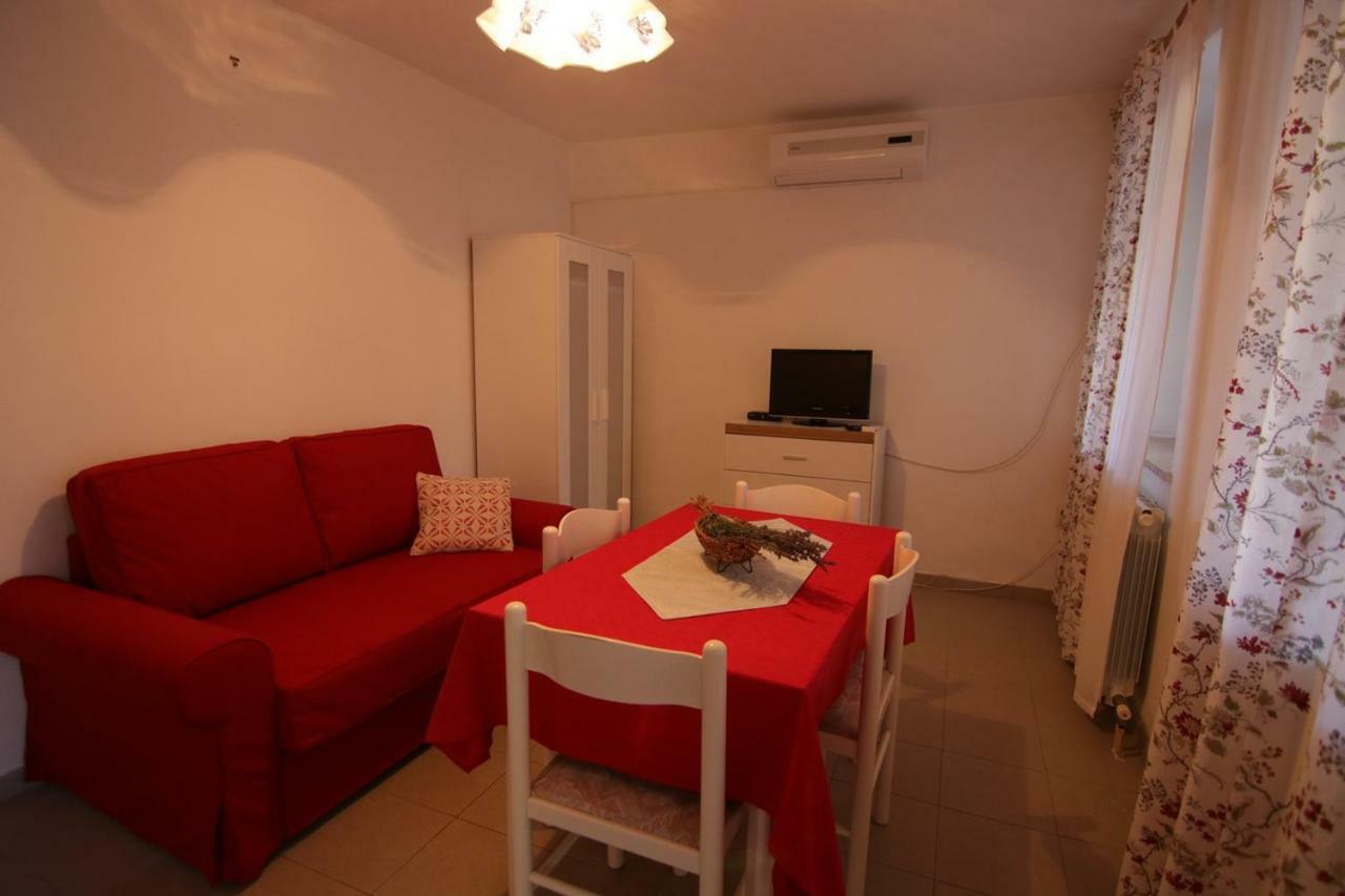App With A Lovely Patio Mali Lošinj Buitenkant foto