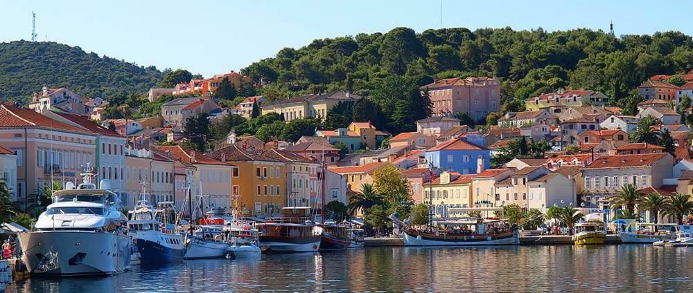 App With A Lovely Patio Mali Lošinj Buitenkant foto